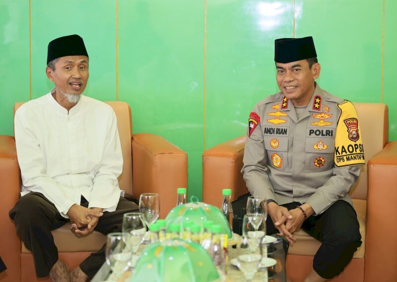 Kapolda Sulsel Andi Rian Silaturahmi ke Pesantren Ustaz Aziz, Al Bayan Hidayatullah Makassar