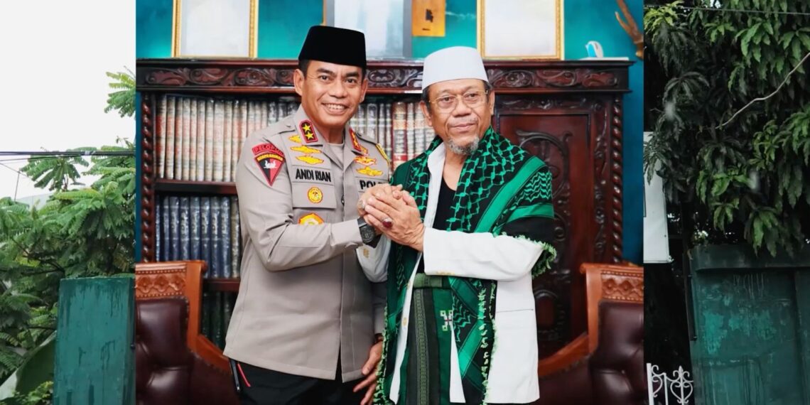 Kapolda Sulsel Andi Rian Djajadi Sowan ke Ulama Kharismatik Puang Makka