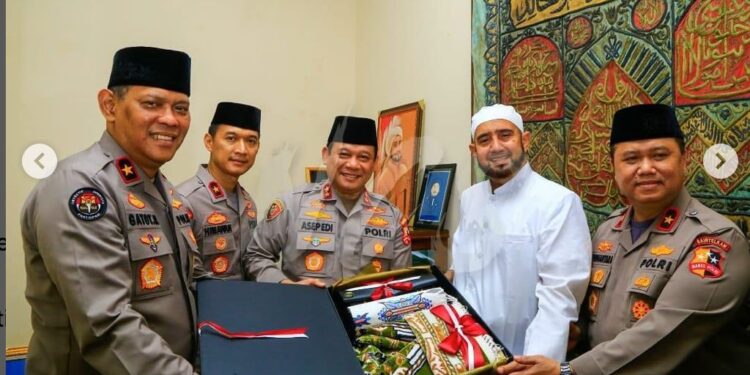 Polri Bersama Habib Syech Ajak Jamaah Jaga Pemilu Aman dan Damai
