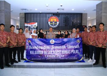 Jelang HUT Humas Polri, Irjen Pol Sandi Berangkatkan Anggotanya Umroh