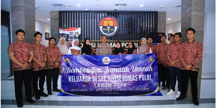 Jelang HUT Humas Polri, Irjen Pol Sandi Berangkatkan Anggotanya Umroh