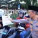 Kadiv Humas Polri Turun Ke Jalan Bagikan Takjil, Jalin Kebersamaan Di Ramadhan 2025